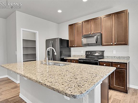 5th image of 7991 Martinwood Pl