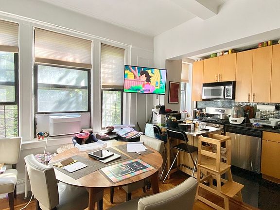 3rd image of 30 W 90th St #11D