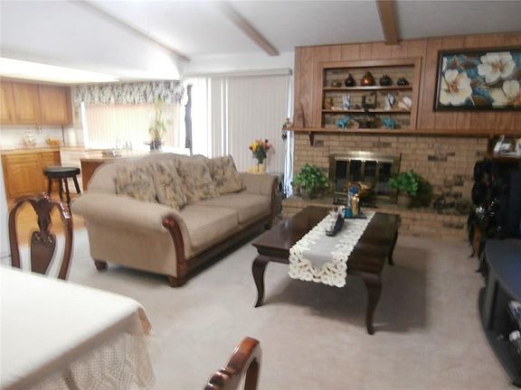 3rd image of 4129 Aralia St