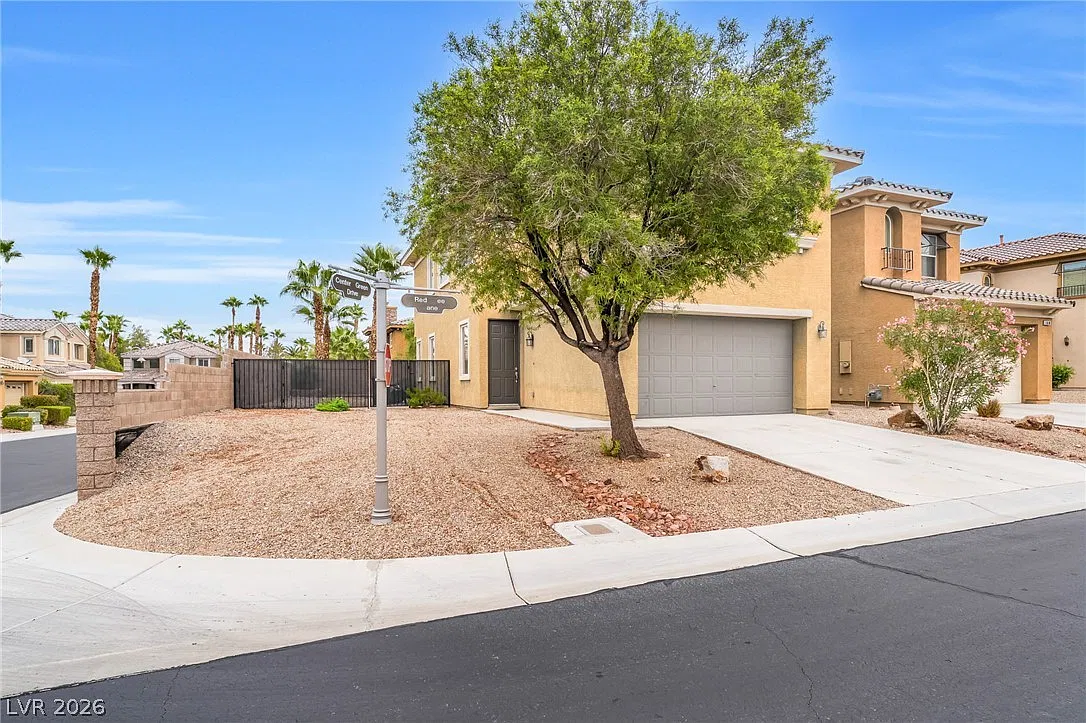 3 bed, 2.5 bath, 1714 sqft, $2,250 — Photo 2