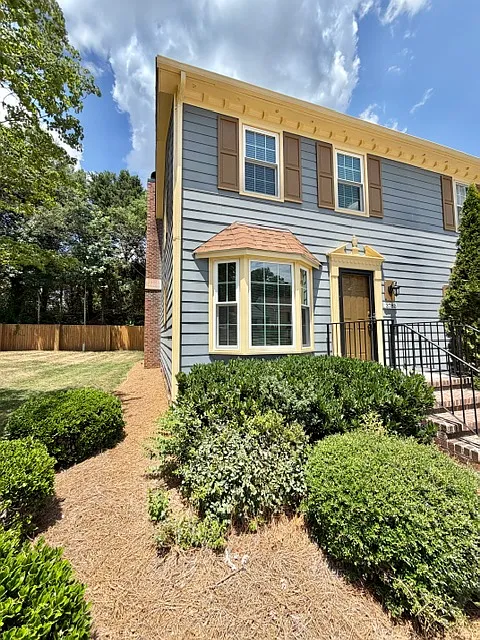 2 bed, 2.5 bath, 1380 sqft, $1,650 — Photo 2