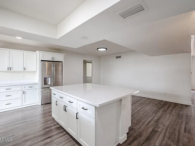 1803 W Maryland Ave — Photo 24