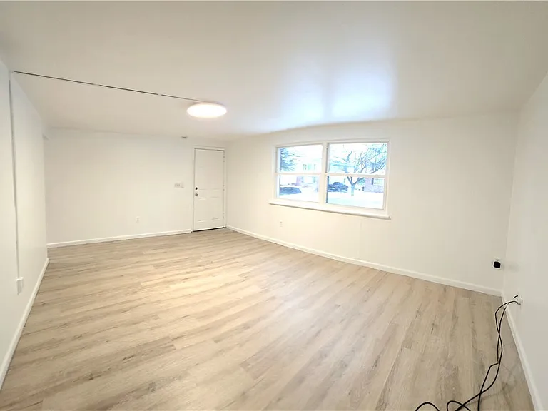 50 Strasbourg Dr #LOWER — Photo 3