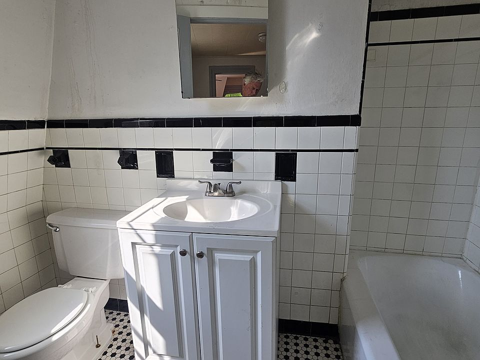 1st image of 44 Park Ave APT 4