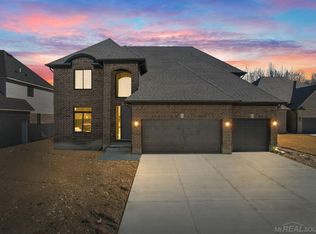 37452 Josephine Dr, Sterling Heights, MI 48312