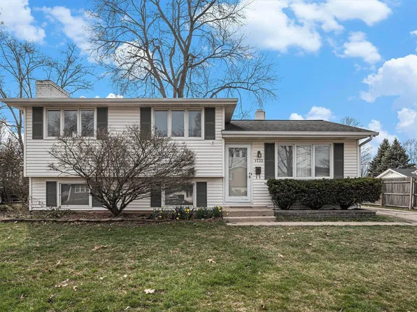 1733 Sterling Dr, South Bend, IN 46635