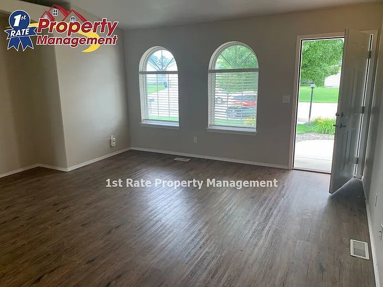 3316 Coachman Ct — Photo 3