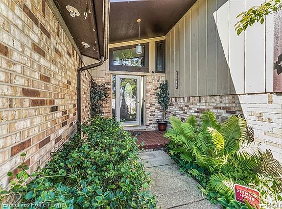 3rd image of 16148 Bayham Ct