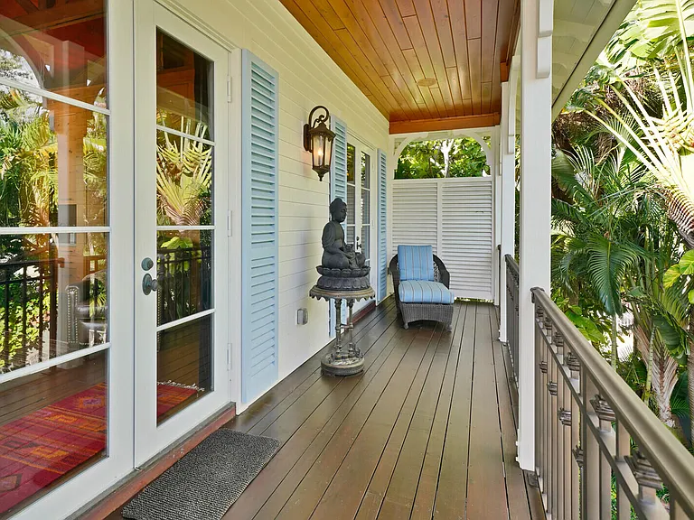 137 S Oak St — Photo 14