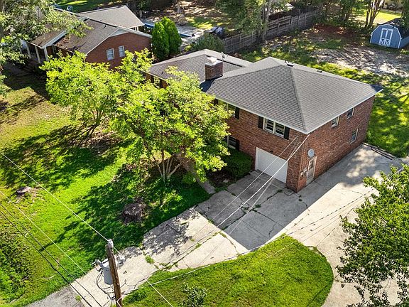 5th image of 132 Trent Dr