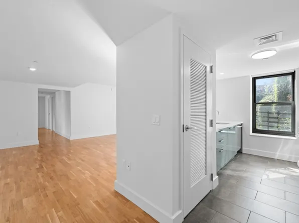 310 Clarkson Avenue image 7 of 26