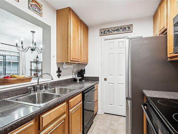 4th image of 2511 Metairie Lawn Dr #204