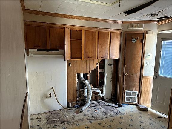 5th image of 5025 Forest Ave