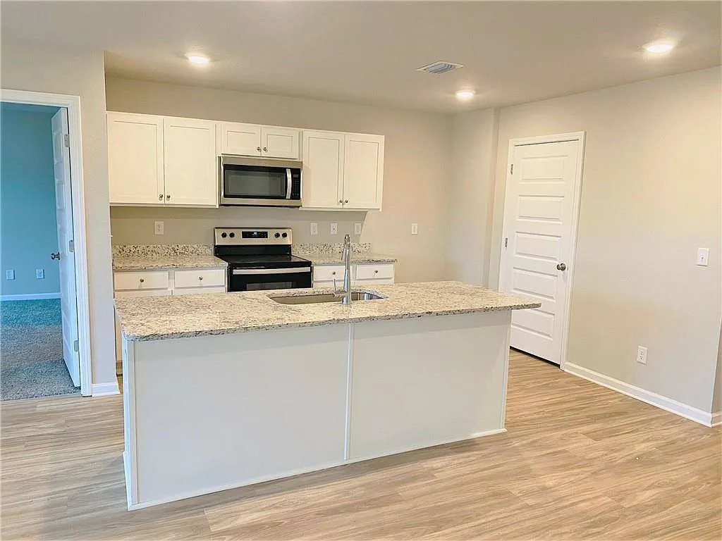 10849 Burlington Dr N - 1 — Photo 4