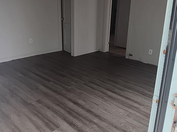 2nd image of 85 E Sycamore Ave