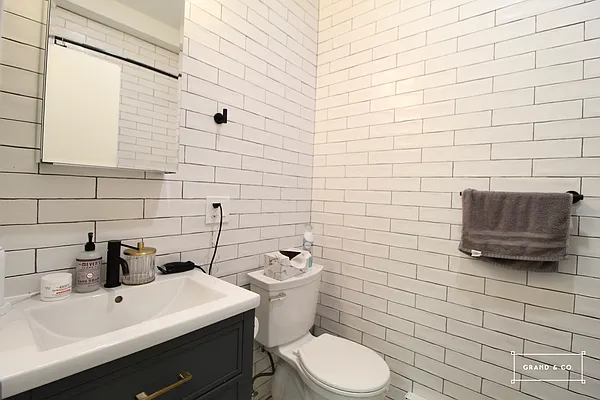 Rented by Grand & Co. | media 8