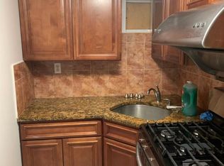 16225 75th Rd, Flushing, NY 11366