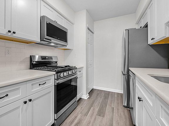 4th image of 10103 Northeast Blvd #-26