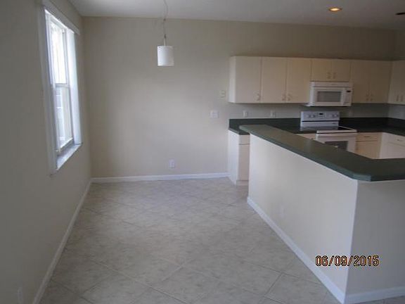 4th image of 1050 Bluewood Ter