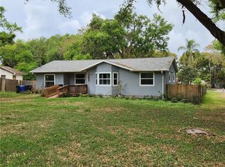 1926 Meadowridge Dr, Valrico, FL 33596