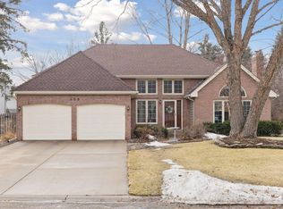 138 White Oaks Ln, Vadnais Heights, MN 55127