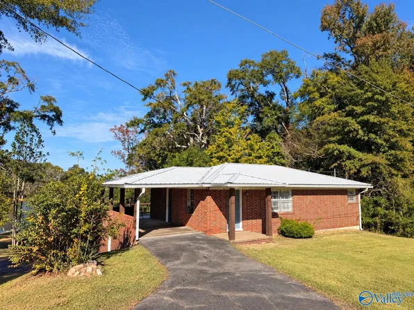 335 Lakeside Dr, Centre, AL 35960