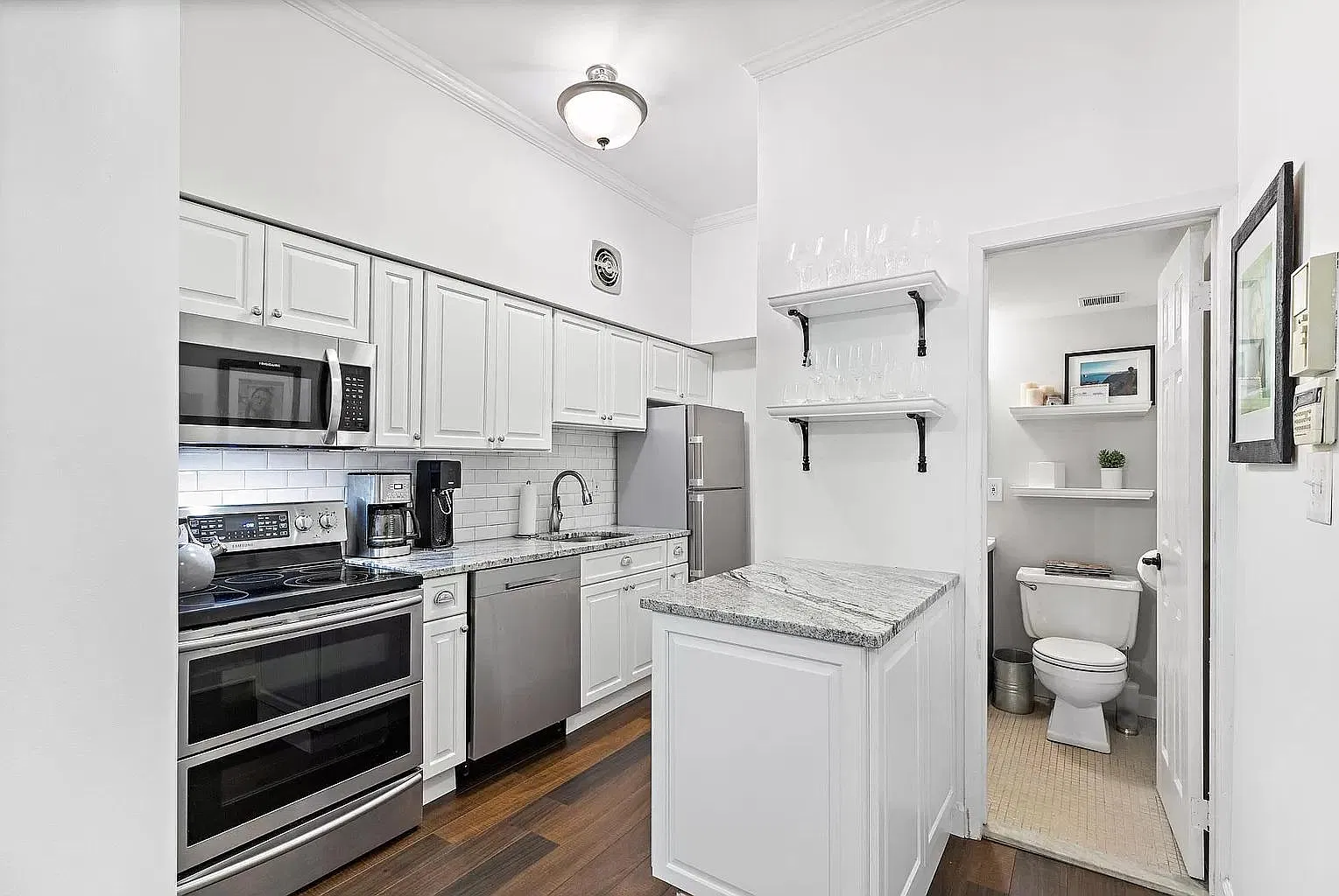 1 bed, 1.5 bath, 836 sqft, $3,100 — Photo 4