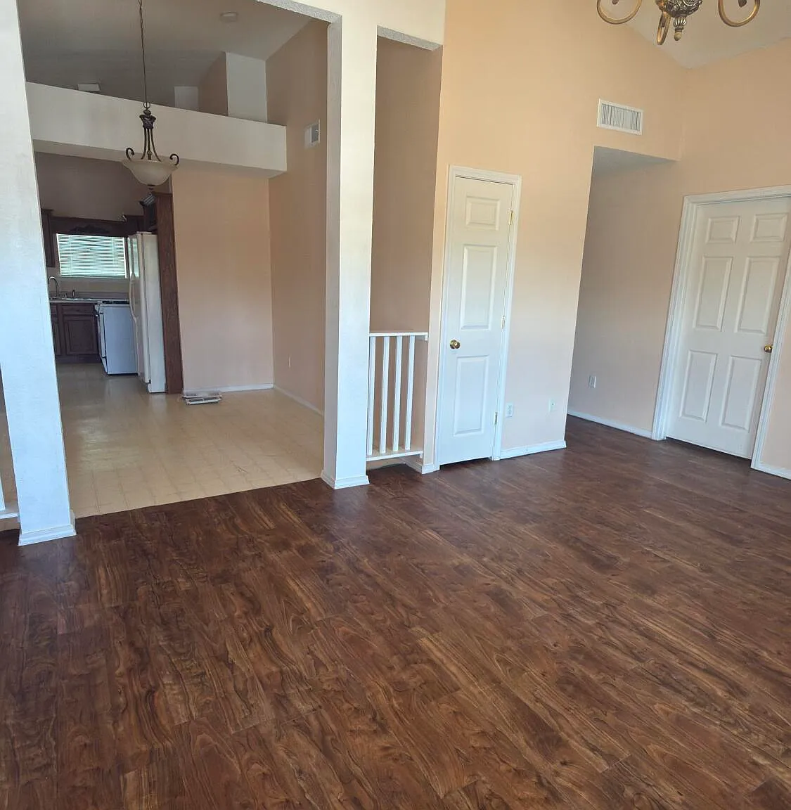 3 bed, 3.0 bath, 1092 sqft, $1,550 — Photo 3