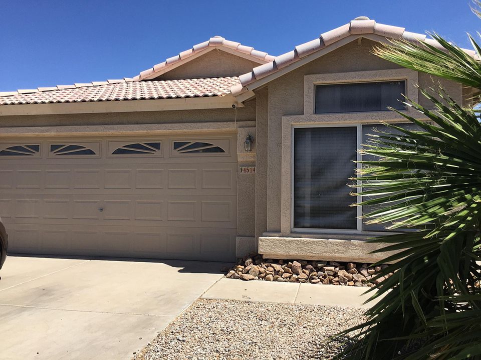 Front of home, 2 car garage