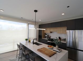 2900 North, Chicago, IL 60647