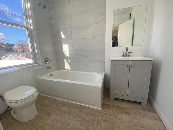 5th image of 628 Greenfield Ave APT 2