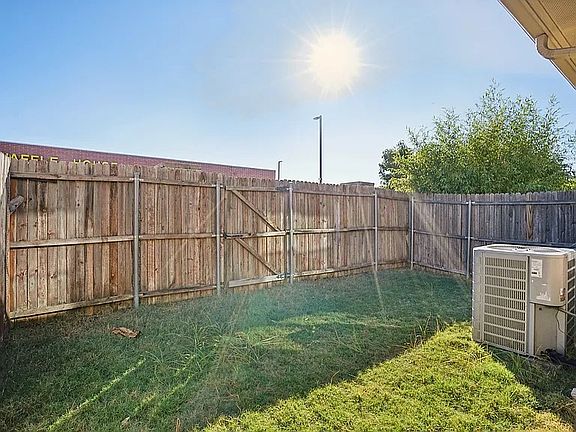 4th image of 118 Barrington Ln #118