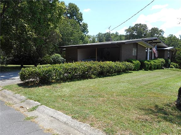 2nd image of 3740 Kensington Dr