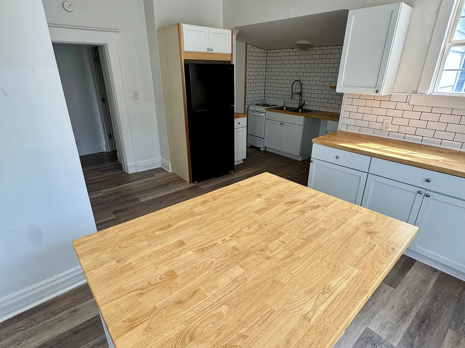 3 bed, 1300 sqft, $995 — Photo 2