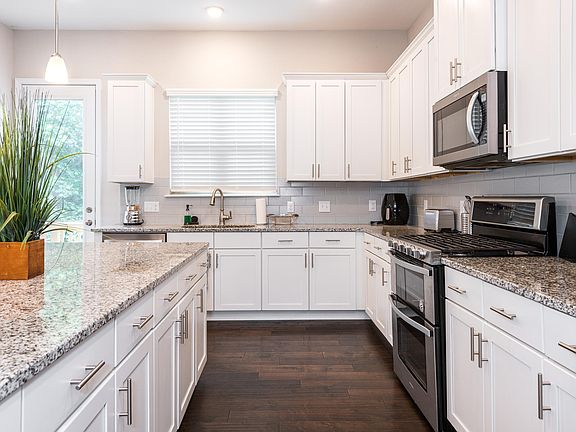 4th image of 9529 Ainslie Downs St