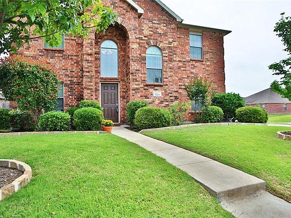 3rd image of 1528 Hardy Dr