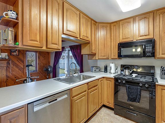 3rd image of 27874 Belanger St