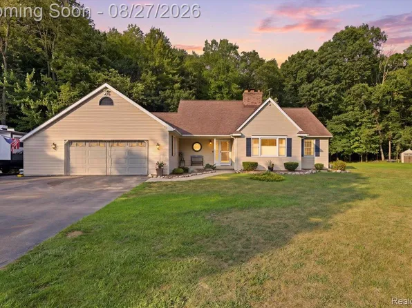 10100 Springtime Cir, Clarkston, MI 48348