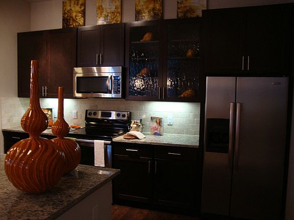 5th image of 1707 N Hall St APT 412