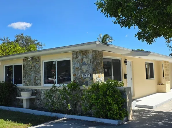 21 NW 32nd Ct, Miami, FL 33125
