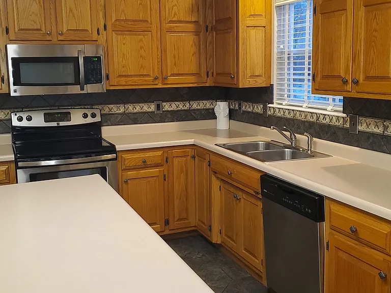 4200 Beach Pointe Dr — Photo 7