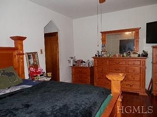 5th image of 2549 Laconia Ave