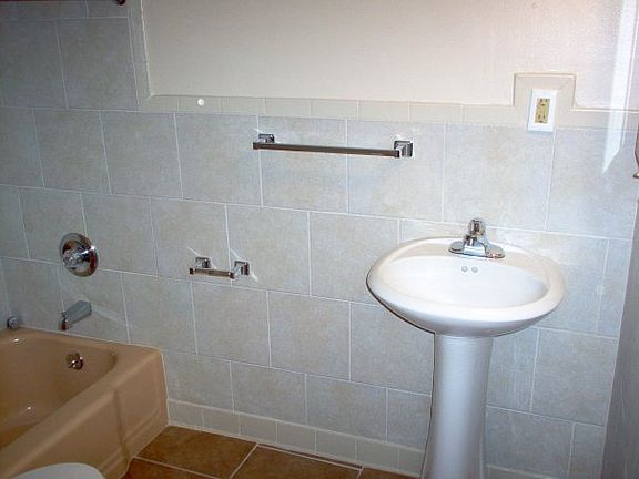 3rd image of 1654 Sherburne Ave APT 2