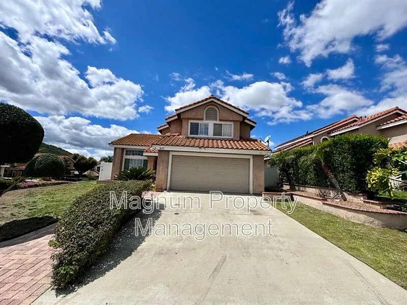 3 bed, 2.5 bath, 1678 sqft, $2,999 — Photo 2