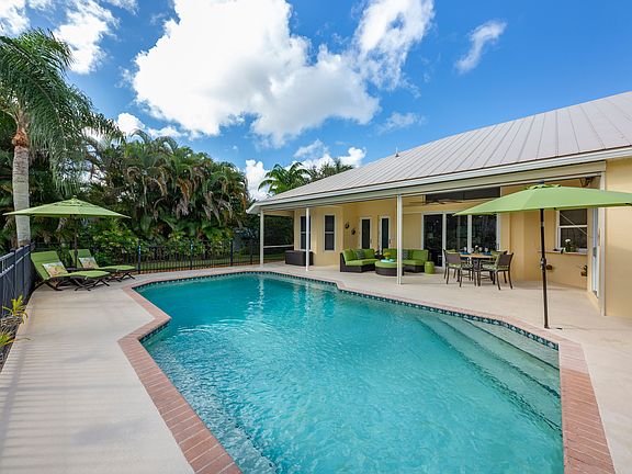 3rd image of 9037 SW Leather Fern Way