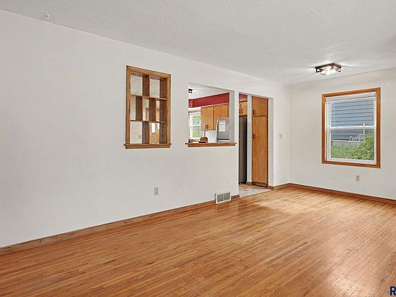4th image of 1800 E 13th St