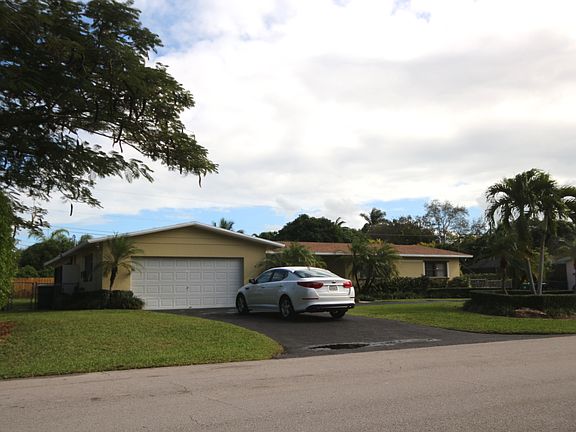 4th image of 17621 SW 93rd Ave