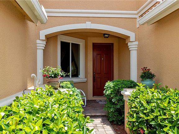 3rd image of 10045 Chiana Cir