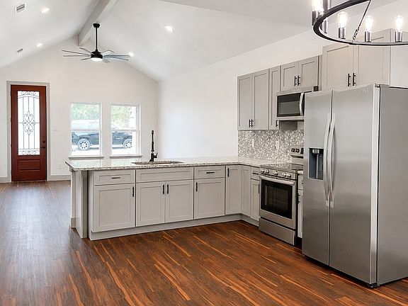 4th image of 207 Cotton St
