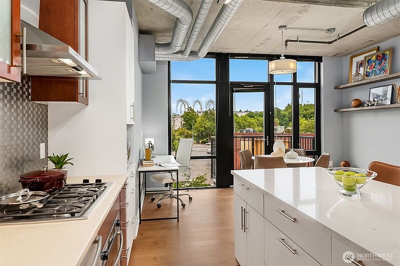 4th image of 2720 3rd Avenue #405